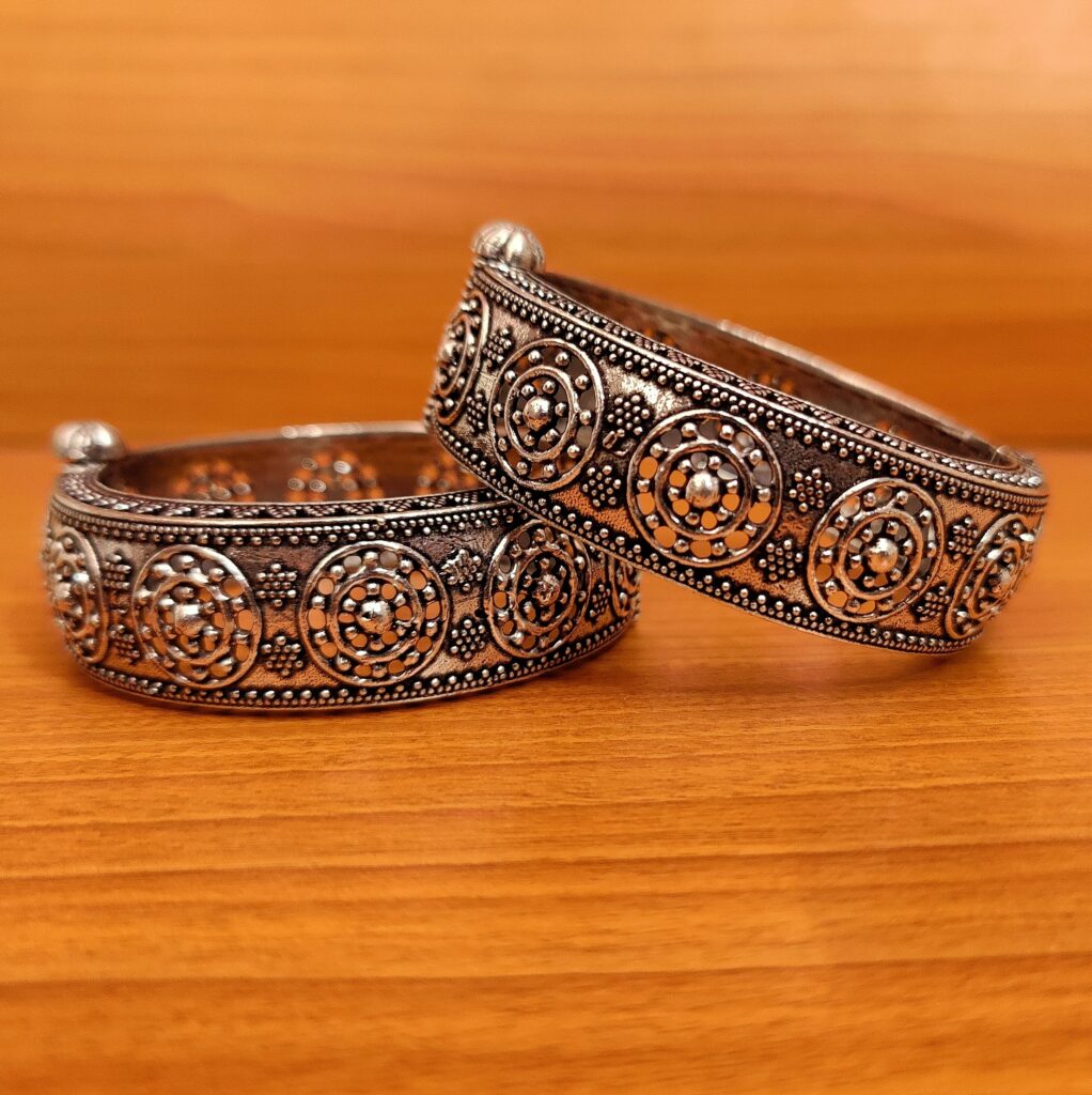 fancy silver metal bangles